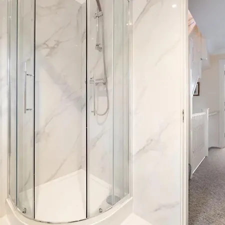Spacious 4-Bedroom Townhouse In The City Center With Free Parking Oxford Buitenkant foto