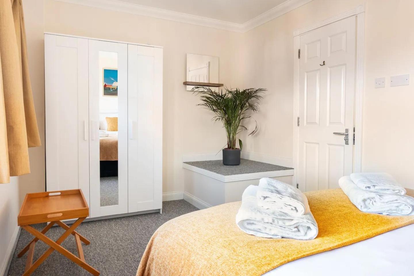 Spacious 4-bedroom Townhouse In The Center With Free Parking Oxford