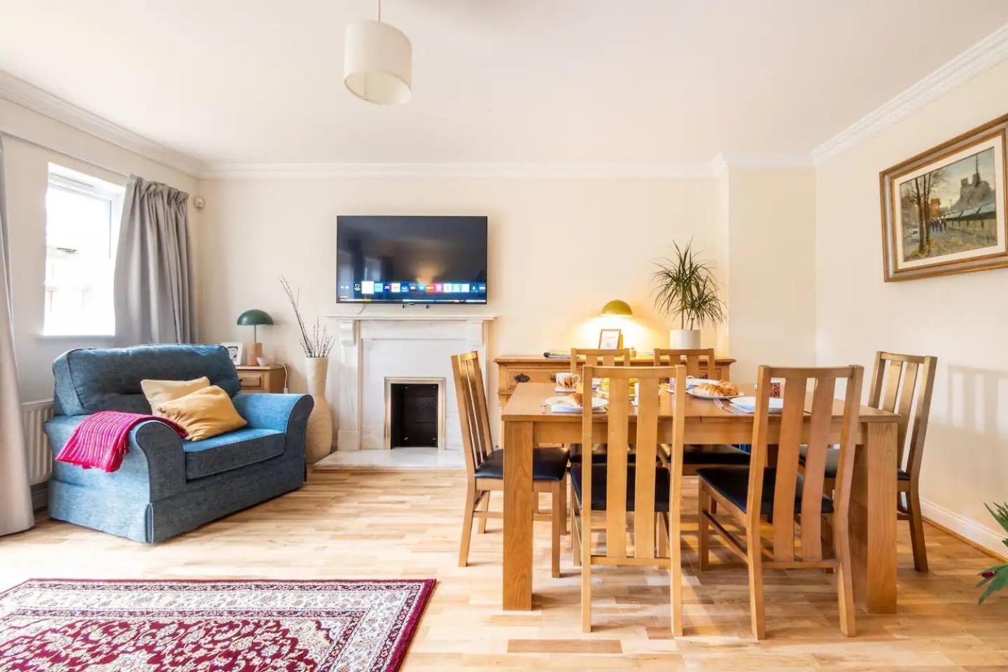 Spacious 4-bedroom Townhouse In The Center With Free Parking Vakantiehuis *