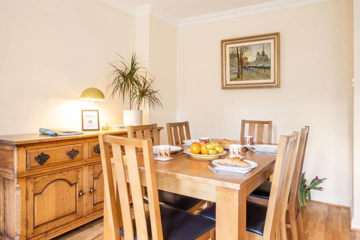 Spacious 4-bedroom Townhouse In The Center With Free Parking Vakantiehuis *