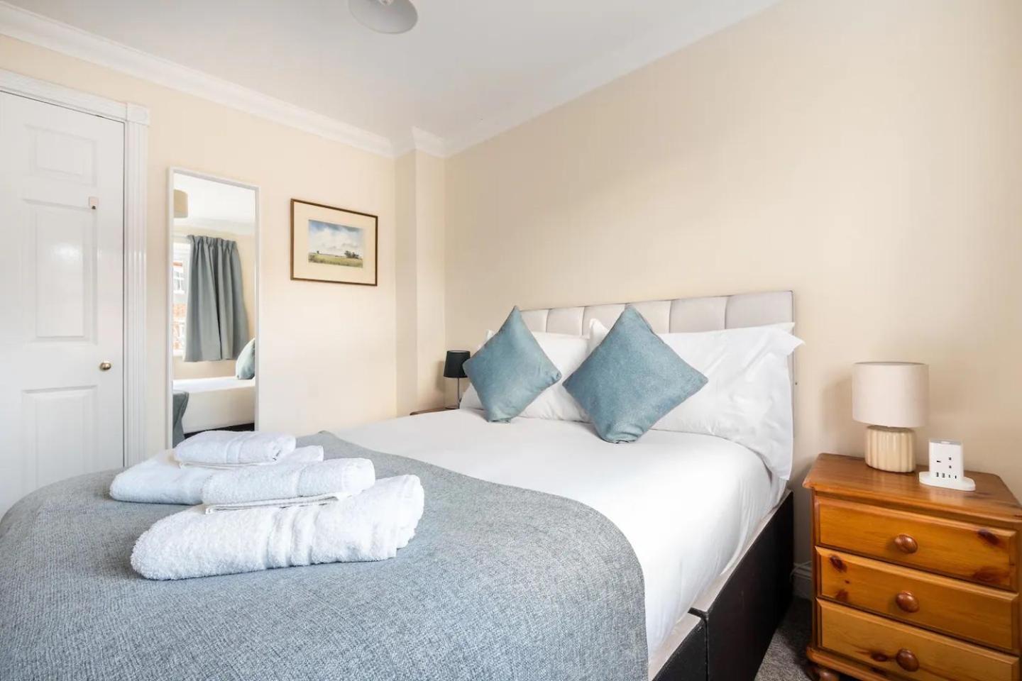 Spacious 4-bedroom Townhouse In The Center With Free Parking Oxford