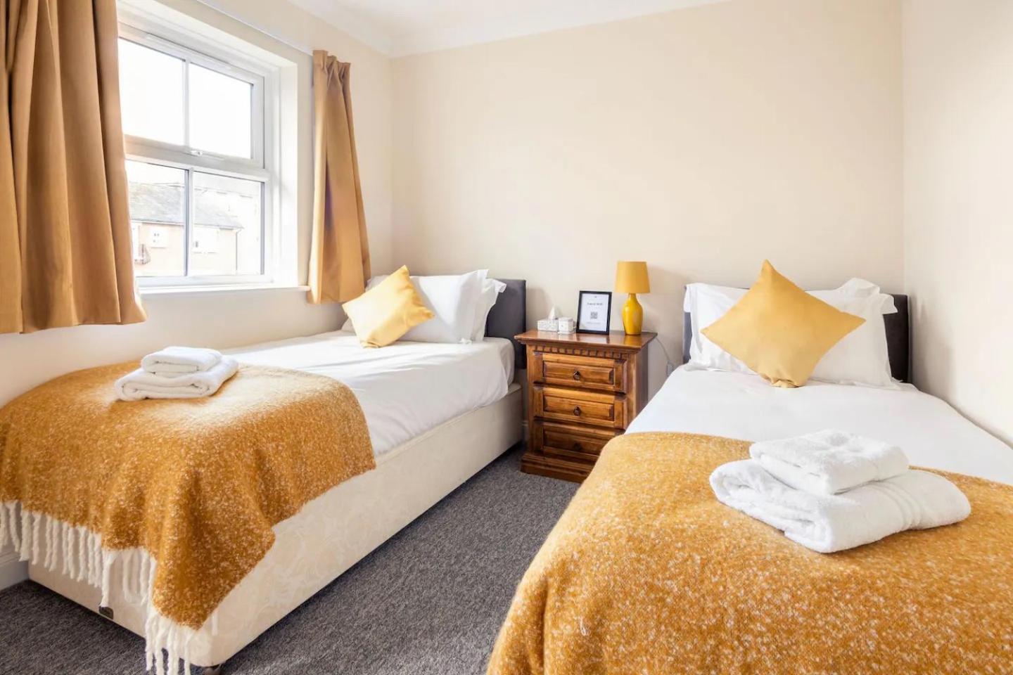 Spacious 4-bedroom Townhouse In The Center With Free Parking Vakantiehuis *