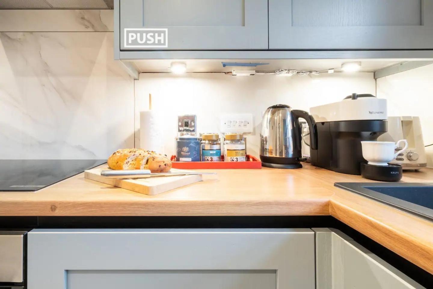 Spacious 4-bedroom Townhouse In The Center With Free Parking Vakantiehuis Oxford