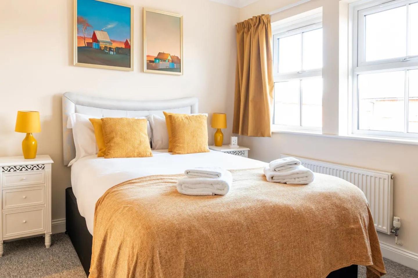 Spacious 4-bedroom Townhouse In The Center With Free Parking Vakantiehuis