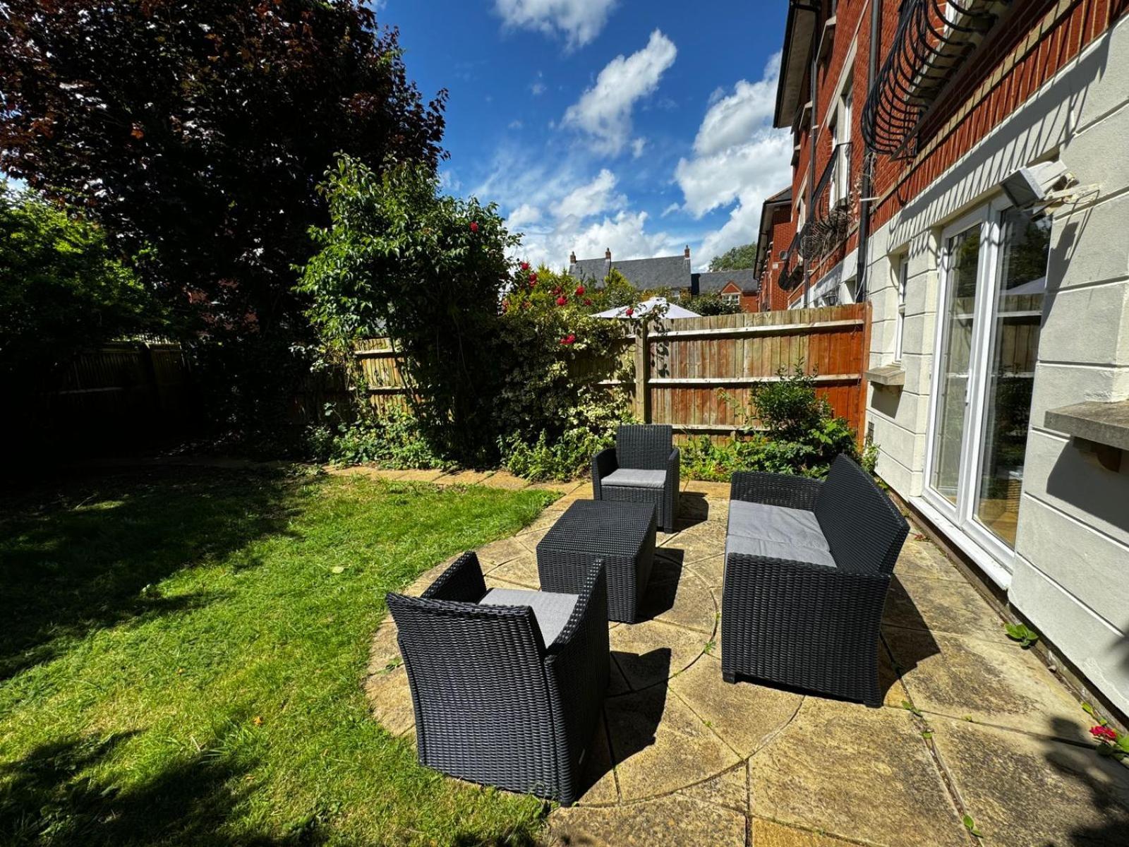 Spacious 4-bedroom Townhouse In The Center With Free Parking Vakantiehuis Oxford
